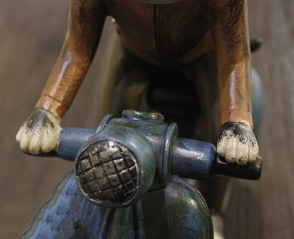 Fralla Rider – stilren figur på scooter (finns i 3 hundraser)